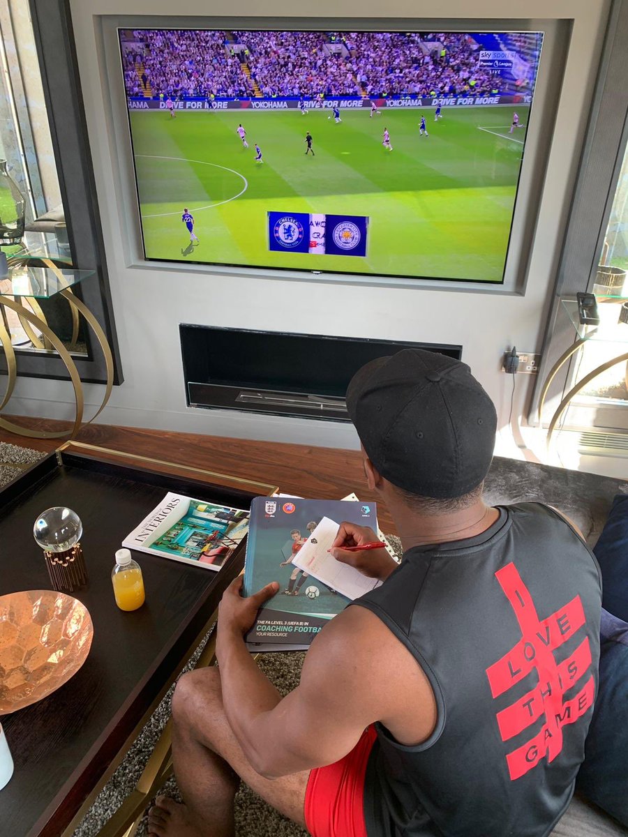 A different way to watch a football game now. 📝 #ILoveThisGame #notes #analysis #coaching