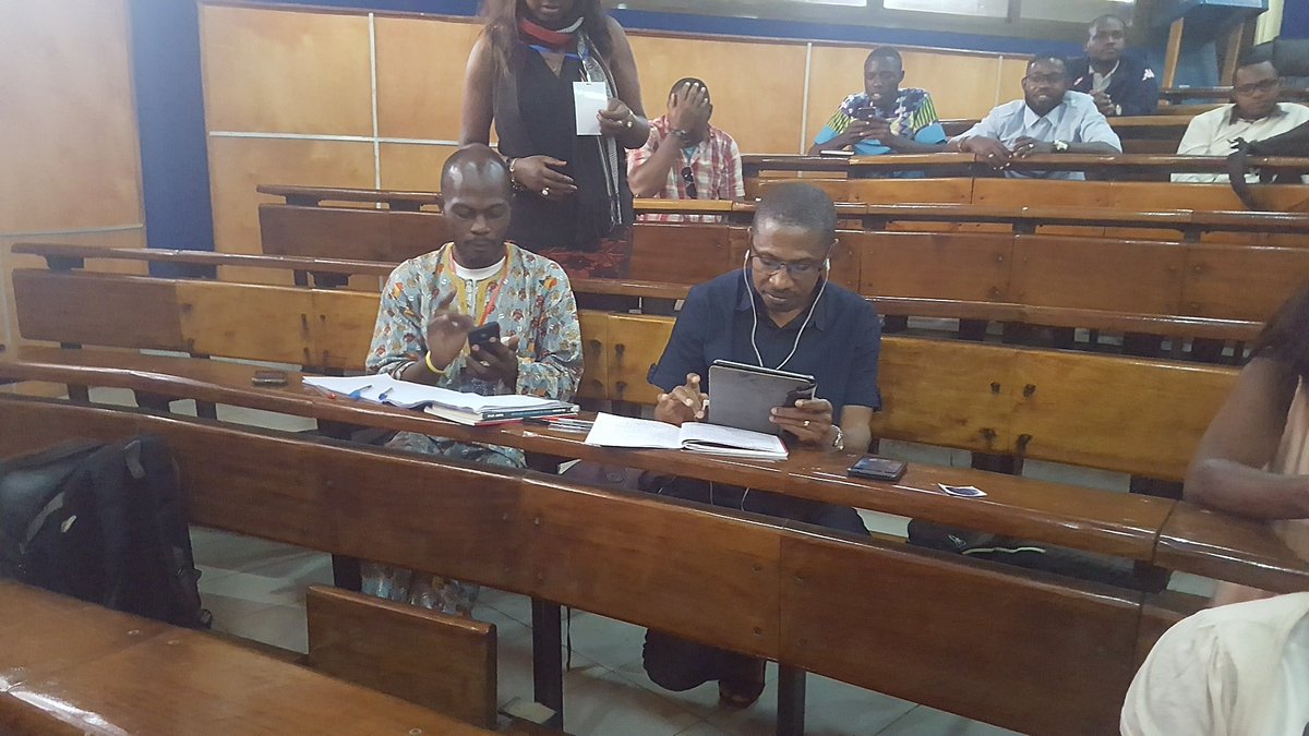 petit_ecolier's tweet photo. Le public présent vote pour le 4e lauréat, le choix du public

#BlogCamp19 
#BlogCampContest https://t.co/CJf8LF3dWH