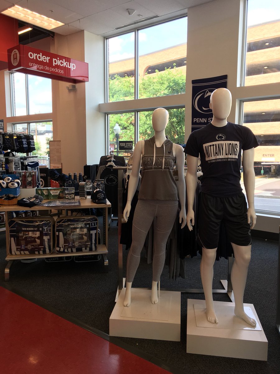 KelleyScheirer's tweet photo. Back to College is here!!! Set up and ready to go! Kudos to our team for a prompt and detailed execution!! #WEARE #Targetproud #T3234 🎯💙 https://t.co/UIsbchUugt