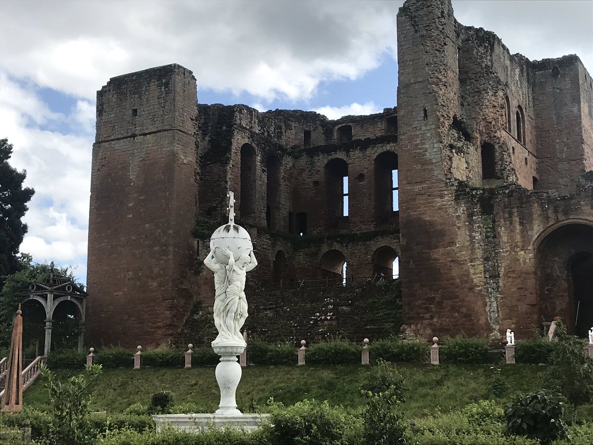 MichaelaTait8's tweet photo. We are so lucky to have such treasures close by. @EnglishHeritage #Kennilworth https://t.co/i9GBefImuh