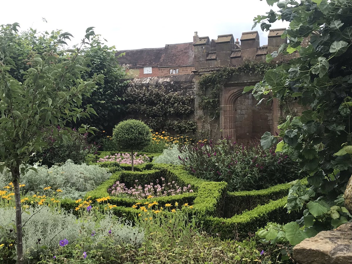 MichaelaTait8's tweet photo. We are so lucky to have such treasures close by. @EnglishHeritage #Kennilworth https://t.co/i9GBefImuh