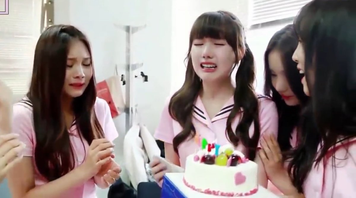 Gfriendology's tweet photo. They aged well. 
The women they are today 🥺💖

#예자매_마음에_윙크발사 
#HappyYesisterDay

2015                             2019 https://t.co/5rC4p4KIcY