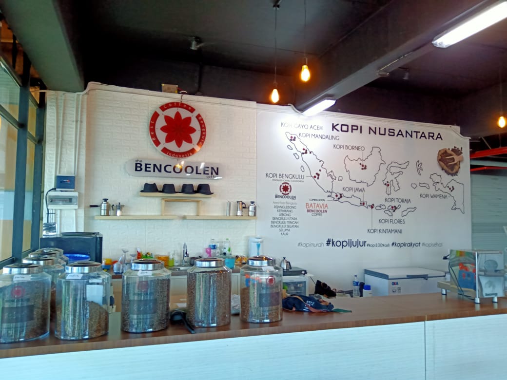 irna_lestari's tweet photo. Ini coffee corner yg ada dipojokan, td sih saat saya kesana sedang tutup https://t.co/0Oo07yyfvW