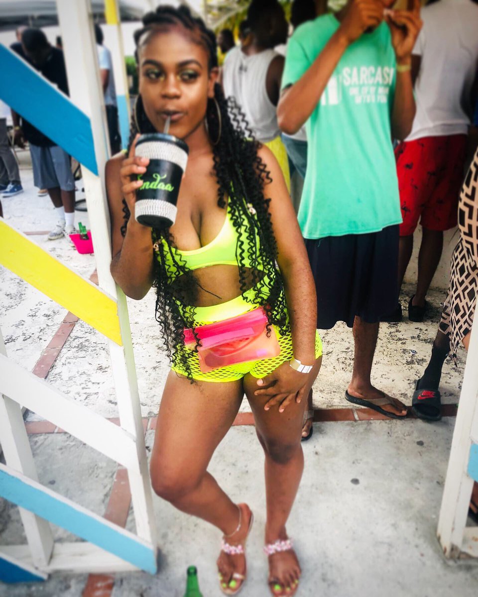 qveen_savageeee's tweet photo. Itโs A Hot Girl Summer So you know she got it lit ๐ฅต #SPLASHWARNING โ ๏ธ https://t.co/xRUp2rmGYV