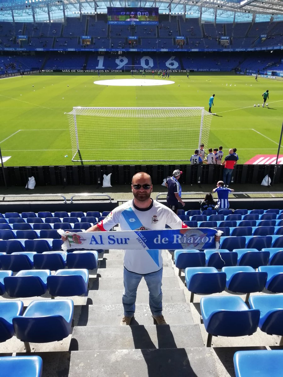 SurdeRiazor's tweet photo. Algunos de nuestros miembros hoy en Riazor. ¡Forza Depor! #ASDR1920 https://t.co/B9Om8QlmxU