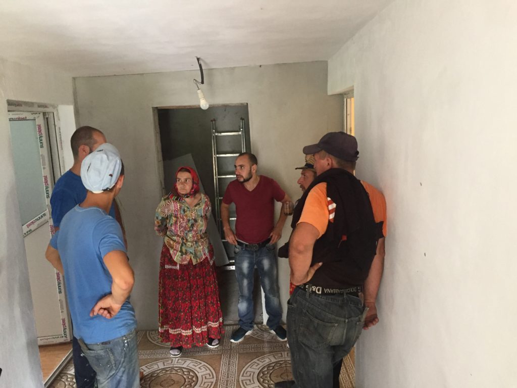 Bâtir un avenir pour une famille en Roumanie (2/4) santegidio.ch/2019/08/batir-…