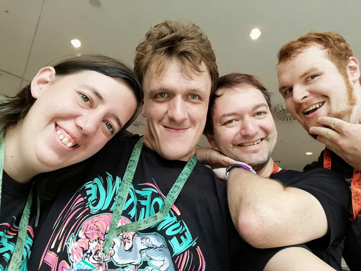 MissyHyperDog's tweet photo. Thank you @FoxesAndPeppers for this amazing selfie <3 it was a amazing first @eurofurence for me and it was really amazing to meet you guys in real, I love the music u guys make <3 and also thank you for @Ragnarreddragon  to make this event truly amazing <3 I love you!!!! https://t.co/uwsI0Yb8Z7