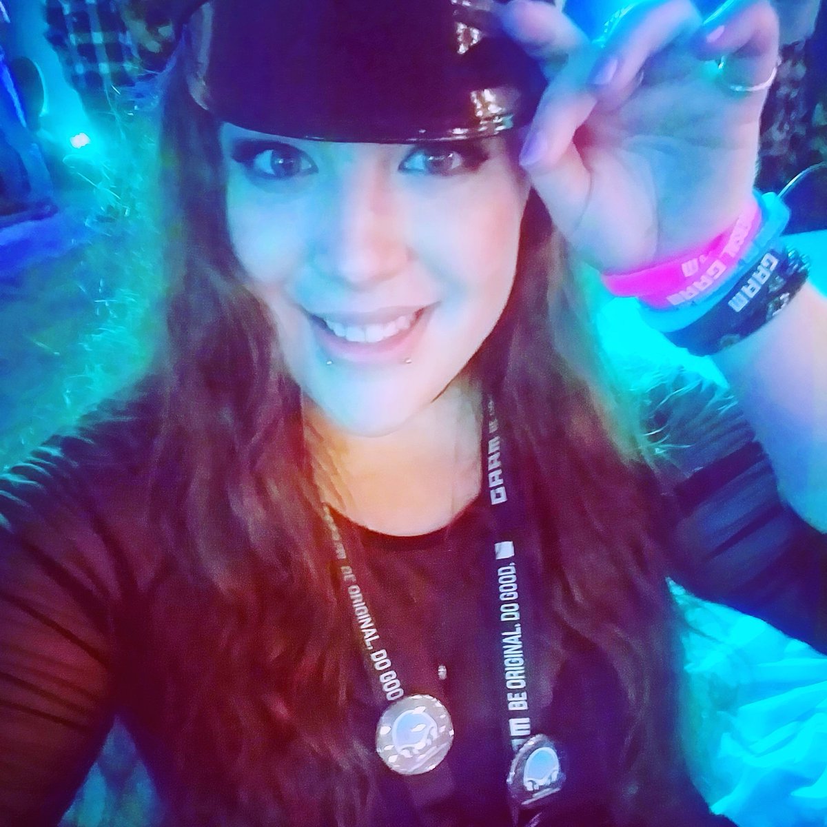Najikat's tweet photo. @ILoveGAAM - Selfies from the show! What an amazing event for an amazing cause. If you missed it this year, come next year! The best part is GAAM itself is year round! Come join us! ๐๐ #SPACEGAAMSHOW #GAAM #gaamshow #blackmoonclan #streetfighter https://t.co/XLpBkpeiF4