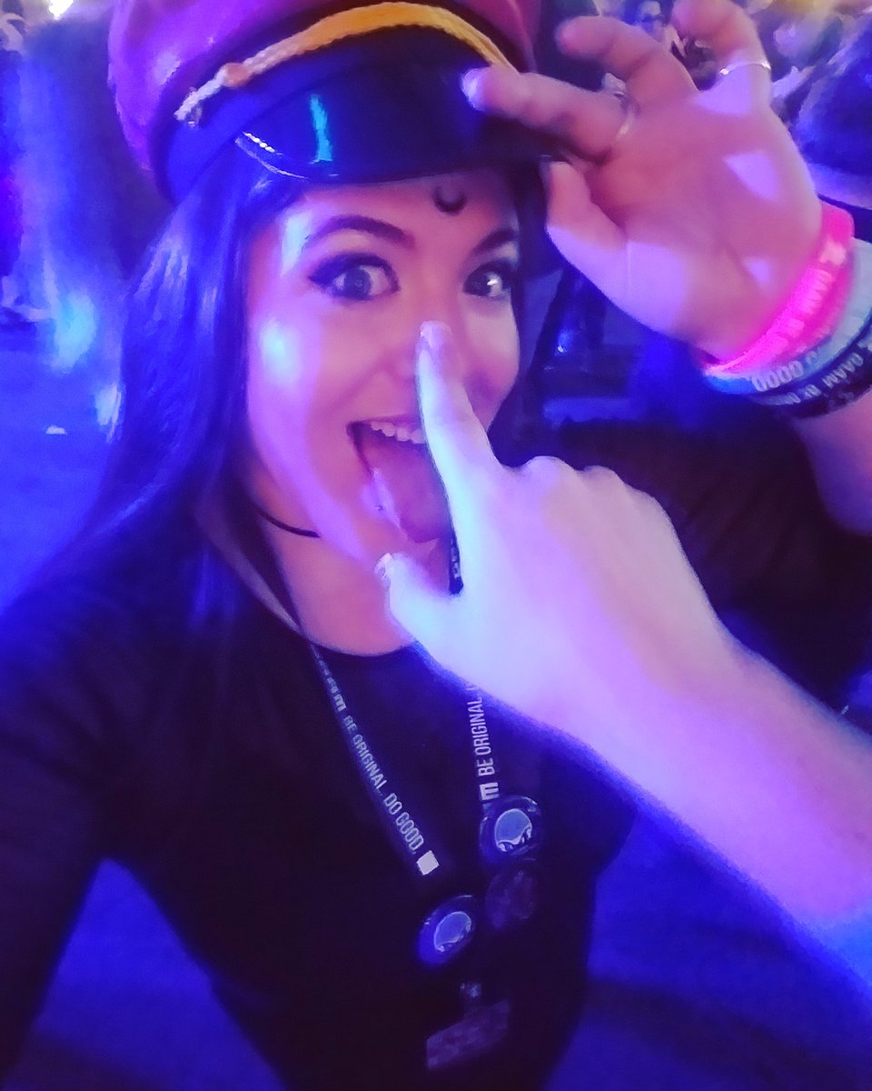 Najikat's tweet photo. @ILoveGAAM - Selfies from the show! What an amazing event for an amazing cause. If you missed it this year, come next year! The best part is GAAM itself is year round! Come join us! ๐๐ #SPACEGAAMSHOW #GAAM #gaamshow #blackmoonclan #streetfighter https://t.co/XLpBkpeiF4