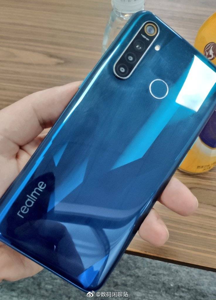 GadgetsFlix's tweet photo. #Realme5Pro hands on image spotted, confirms rear fingerprint scanner and still uses polycarbonate body
#realme #Realme5Series #realmeIndia #JoinTheReal5quad #QuadCameraSpeedster #Quad5quad https://t.co/ZHdsspwiVY