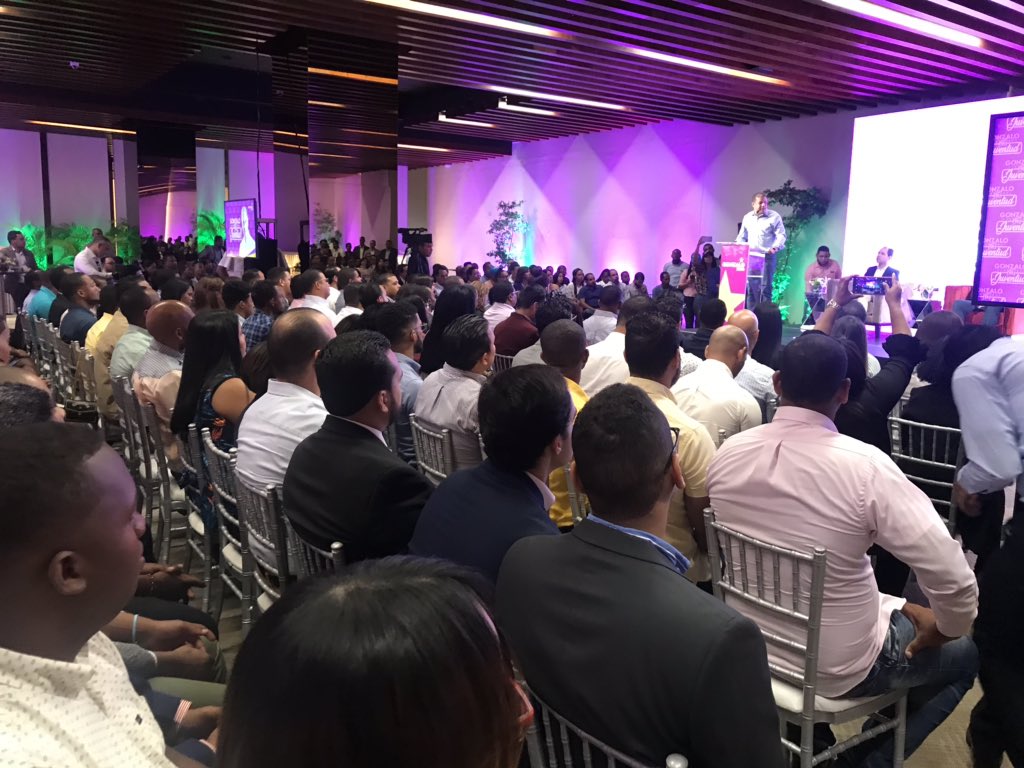 GriselSanchez4's tweet photo. #AHORA | Inicia 1er. Encuentro Estructura Nacional Juventud con Gonzalo. La Juventud Dominicana sella un compromiso con @GonzaloCTerrero y el país; #GonzaloPresidente2020!!!!
— #GS🦋 —
#GonzaloCastillo #LaJuventudEsDeGonzalo #MasDanilo #GonzaloEsDanilo https://t.co/u53AivnesU