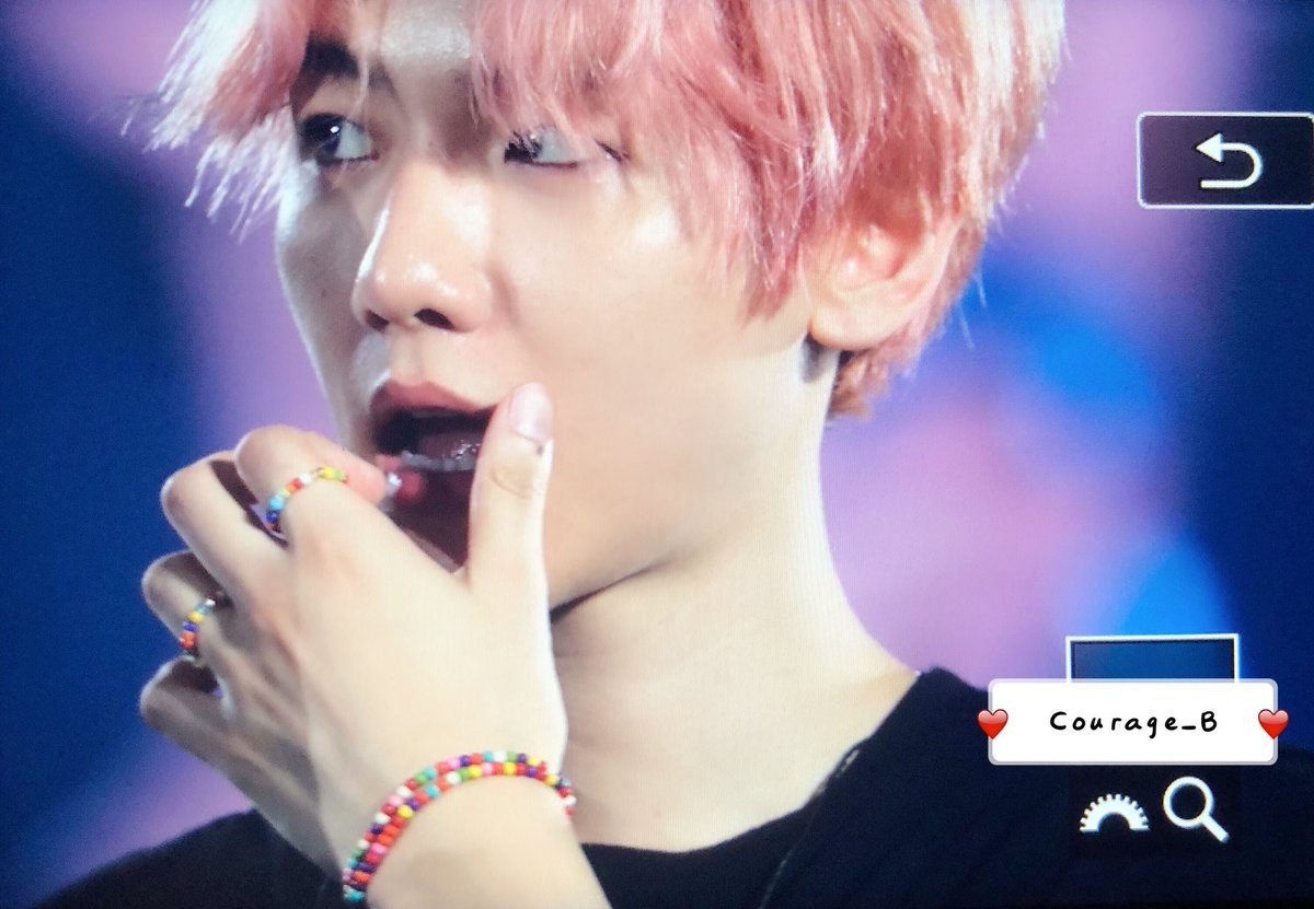 Uzivatel ぶん Na Twitteru Rt なんと チャニョルちゃん自身が付けてるのもベッキョンがつけてたブレスレットや指輪も チャニョルちゃんの手作りだと なにそれかわいい おっきな手でちっちゃいカラフルなビーズ繋げてるの想像したらかわいすぎて泣いちゃう