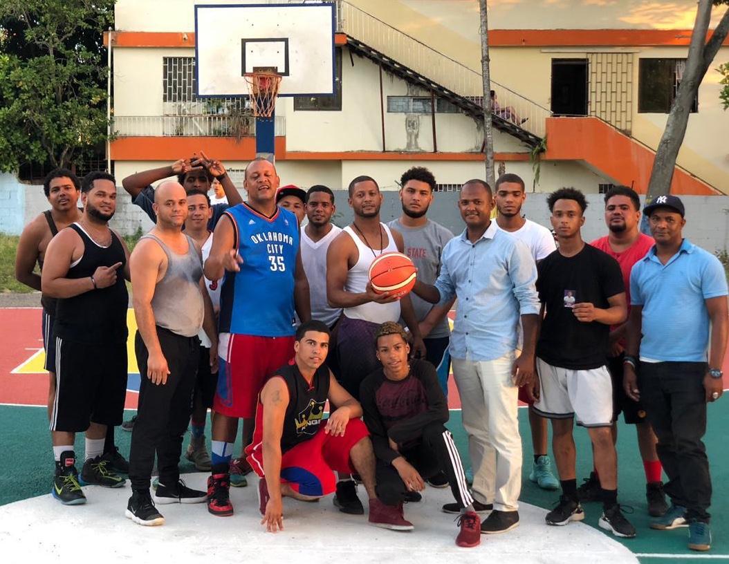 JuanGomezRD2020's tweet photo. El deporte no puede seguir olvidado.Desde la sala capitular trabajaremos en Beneficio de todos los Deportistas de Santiago.
¡vamos a #ServirParaTransformar nuestra ciudad!
@JCesarValentin @MGomezBoitel @DelvisDuran @ChrisGuzman06 @TeamMetaRD @arisnachy https://t.co/VwUqQTOeLG