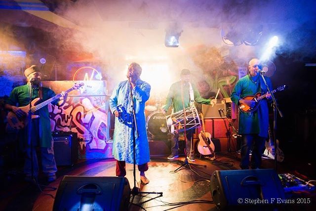 RSVP Bhangra - Bath Festival 2015 -
-
@stephenfevansphotography @stage14photos -
#photography #documentaryphotography #photojournalism #stage #stagephotography #music #musicphotography #folkmusic #bhangra @rsvpbhangraband ift.tt/2Z9gloJ