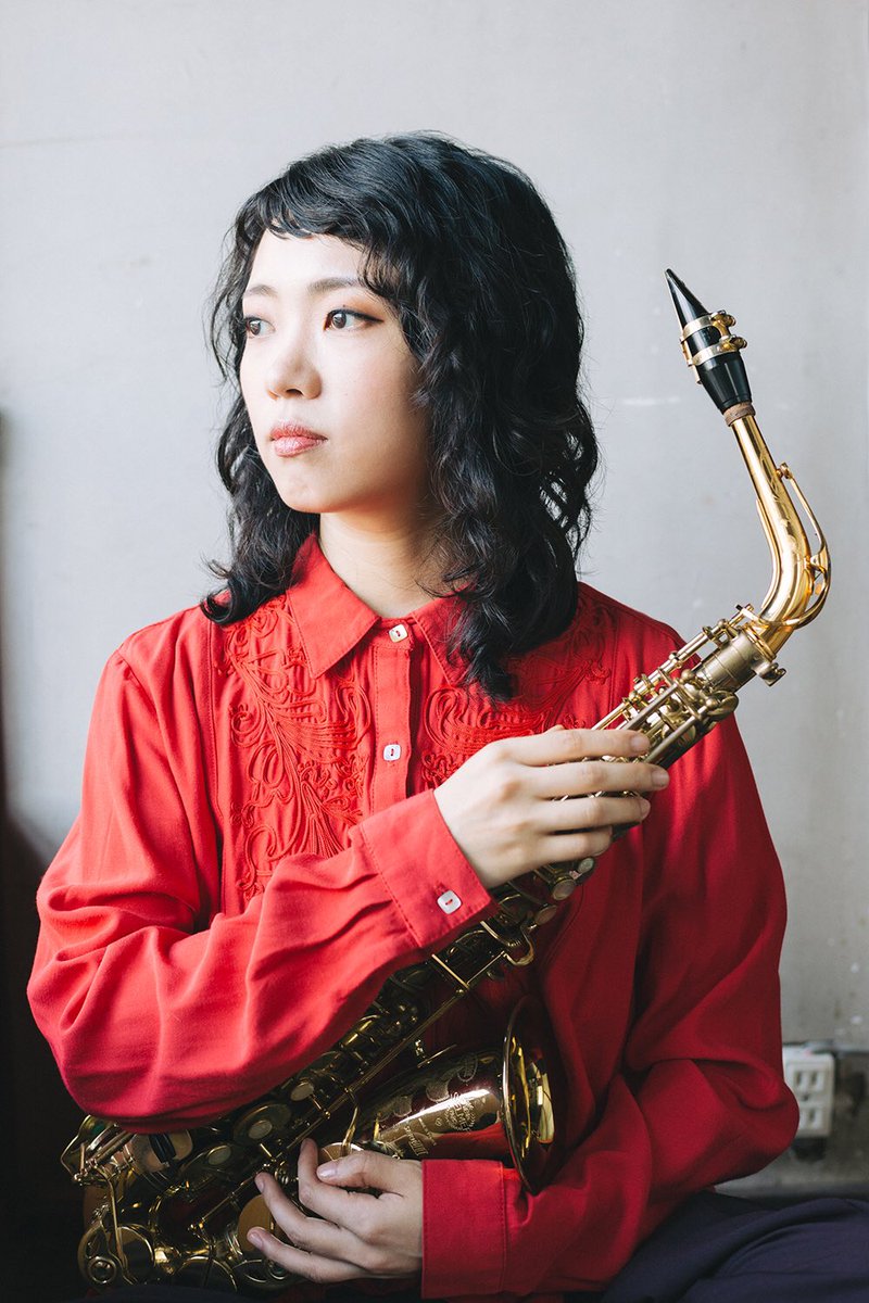 竹内理恵 Rietakeuchi ウン年振りにプロフィール写真を更新しました 自分が写っている写真に背中を押される感覚は初めてで とても嬉しいです マイちゃんありがとう 写真共々 沢山お目にかかれるよう活動して参ります よろしくお願いします