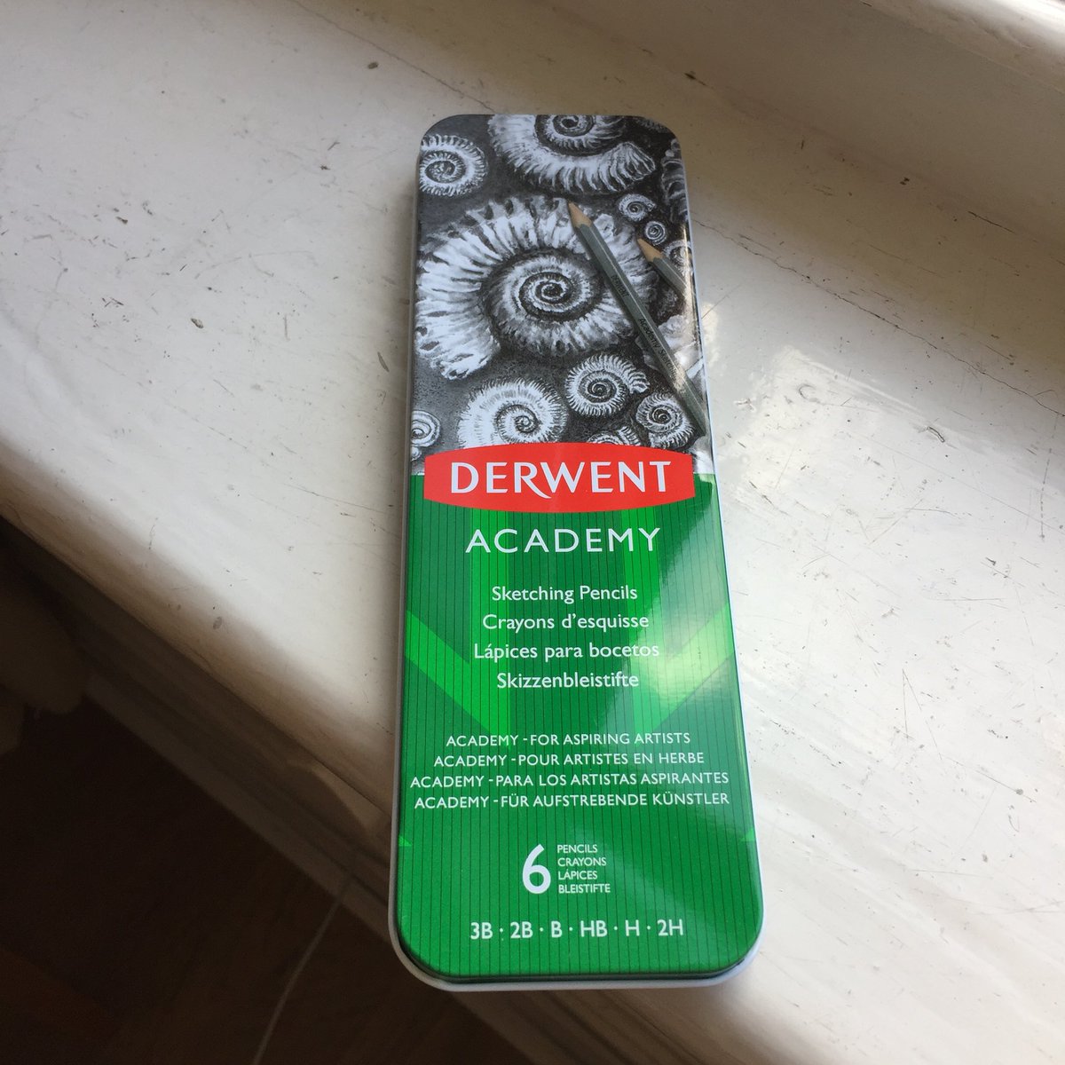 thoughtcat's tweet photo. Bought a nice small tin of pencils to avoid plastic packaging, take off the lid and whaddya know π @derwentart
#pointlessplasticpackaging https://t.co/EPWNCOiLX7