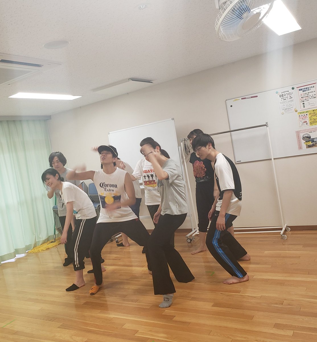 bichiko0331's tweet photo. シネマミュージカルライブ、第一回目の稽古はダンス稽古！
めっちゃカッコイイ振付になってる～！！！
3枚目のは…ある振りの途中経過？ww
物凄い瞬間撮っちゃった(笑)

今回振付してくれるのは、桐朋の後輩の亀井美緒✨
ほんとにカッコイイ振りに、みんな絶賛！！
頑張るぞ！ https://t.co/QVJOzQ8oB2
