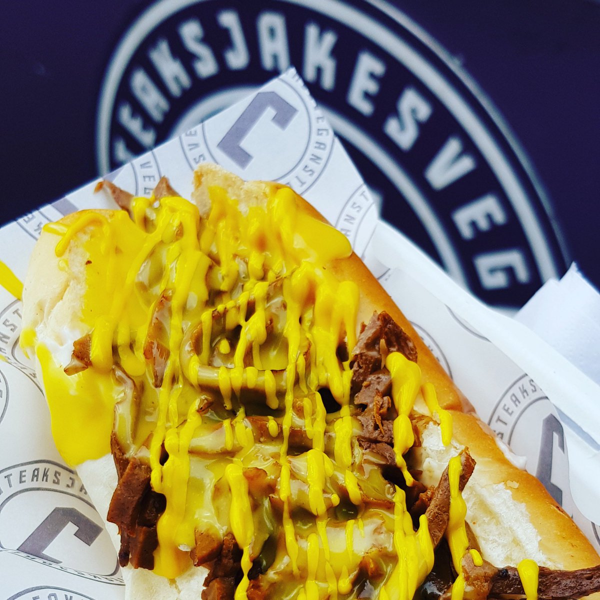 Oh yum <a href="/Jakesveganstks/">Jake's Vegan Steaks</a> from  <a href="/VictoriaParkMk/">Victoria Park Market</a>. Everything is on point... bread...mustard...vegan steak. When I finished I wanted to eat it all over again!!!

#DontWorryEatHackney #Hackney