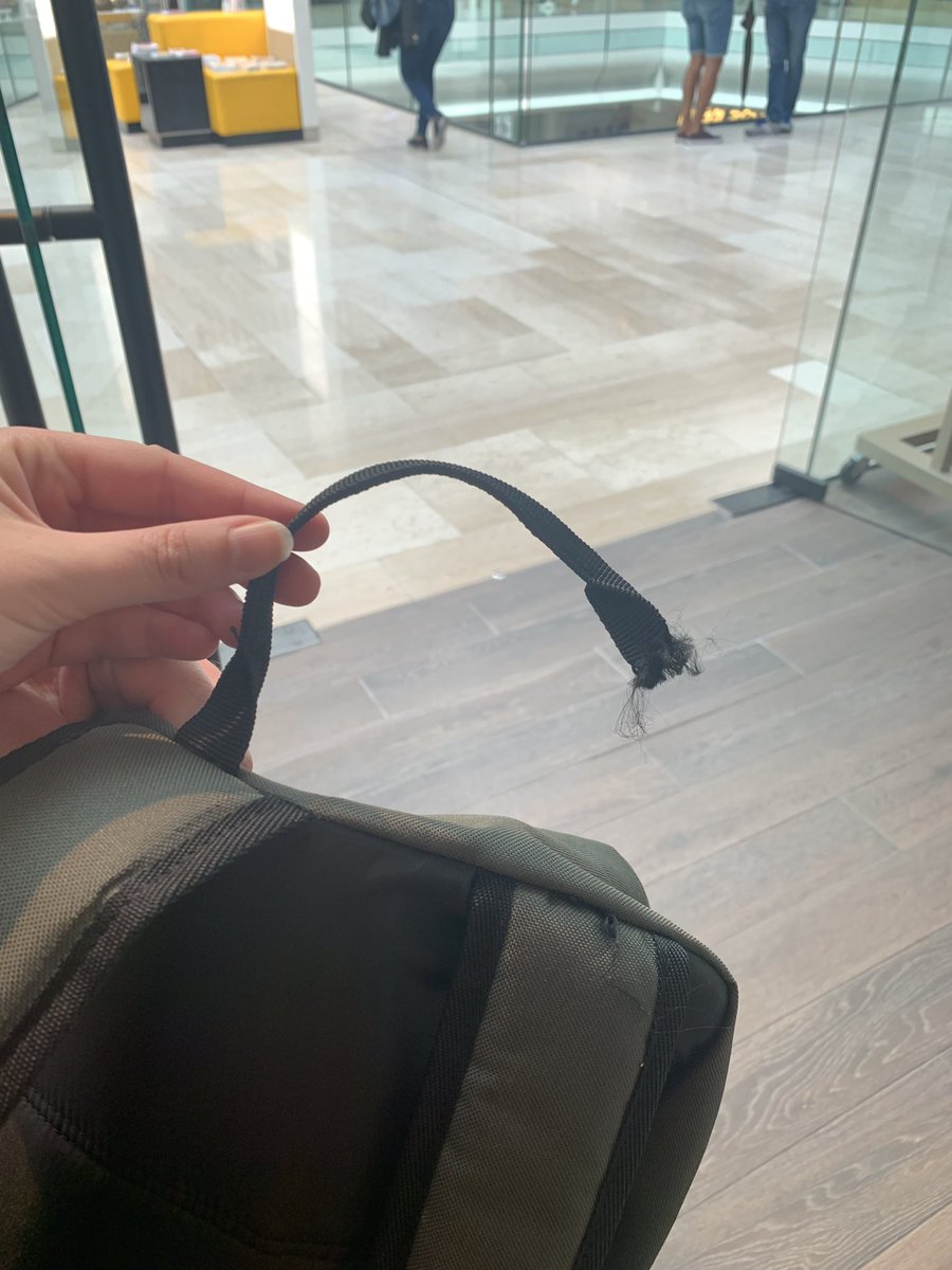 Used this bag a handful of times and it’s broken this easily. Not the level of quality I’d expect fro <a href="/Quiksilver/">Quiksilver</a>