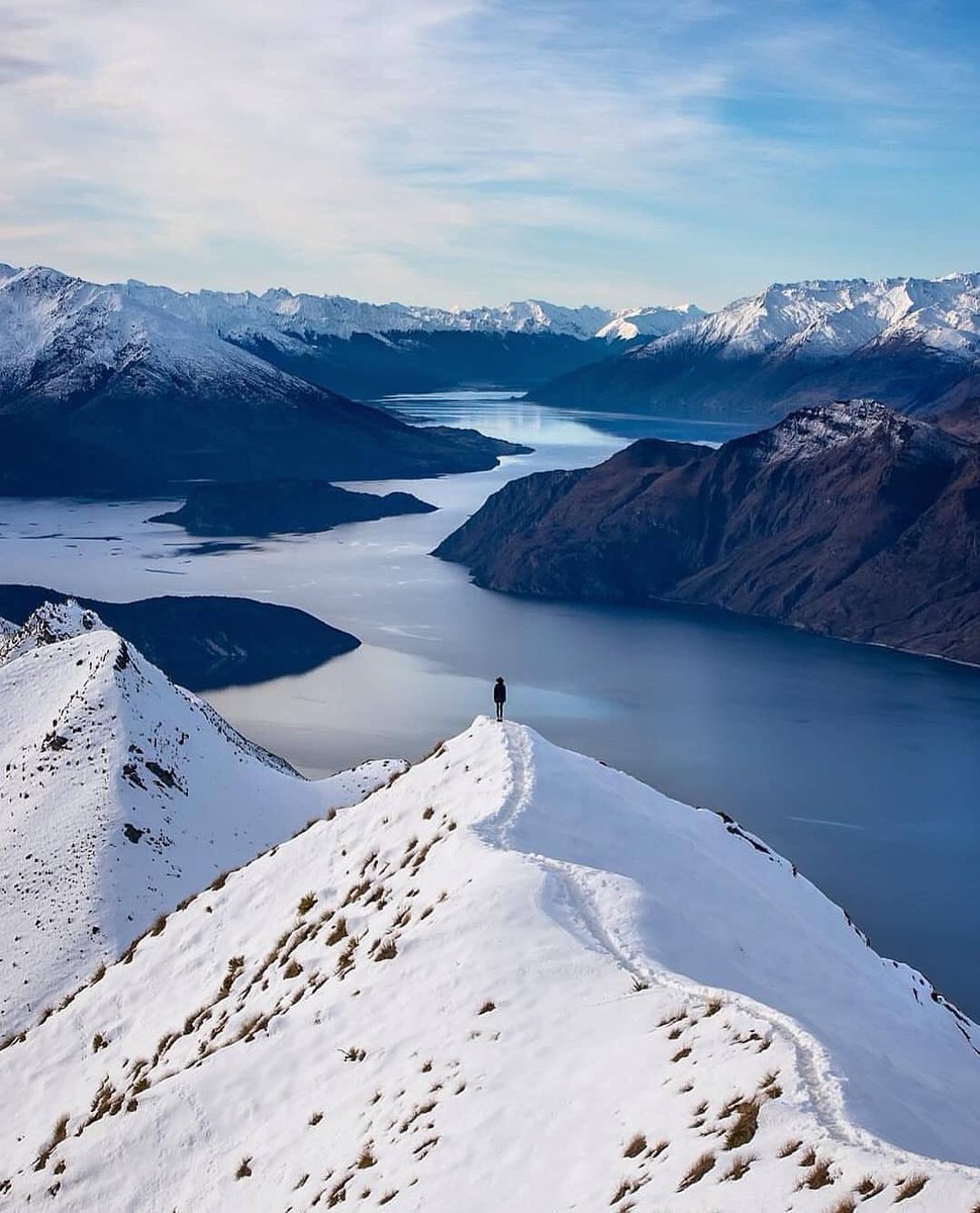 Taking in breathtaking views over Lake Wanaka, Mount Aspiring and surrounding peaks.  Roys Peak Track is one of our best day hikes. 📸 Rach Stewart Photography ❄️