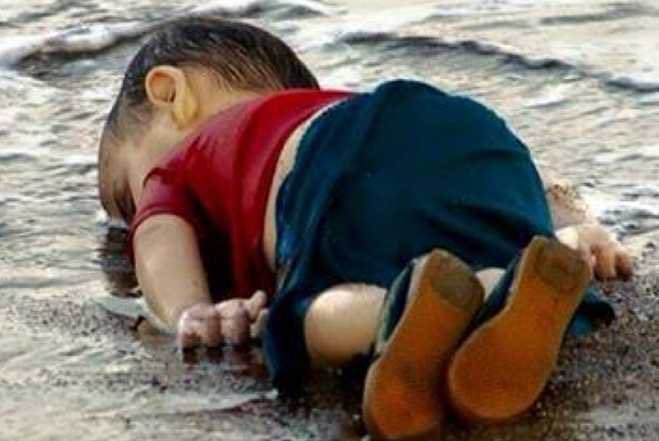 stfncns's tweet photo. @AlbertoBagnai Le ricorda qualcosa a proposito di bimbi persi? I bimbi morti dopo aver cercato invano un porto sicuro la lasciano imperturbabile? A me no, esattamente come la tragica tristezza della vicenda di Bibbiano https://t.co/13liPDnjz8