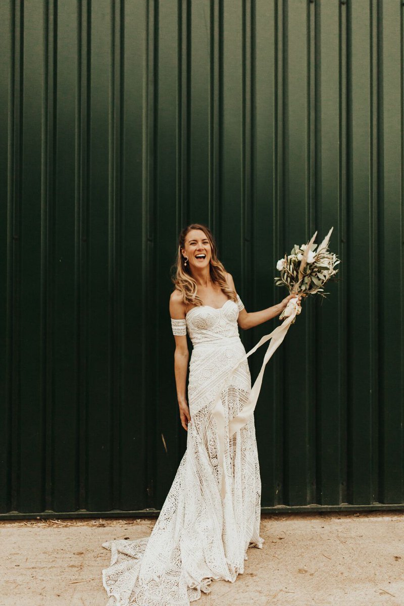 TheWedding_Club's tweet photo. 😍 We absolutely adore this look worn by #TWCBride Claire 😍
@RueDeSeineBride has never looked so good!
Call us on 0121 440 8276 if this look is the perfect one for you!
Available at our Birmingham showroom
📷:Darina Stoda
#RealBride #WeddingDressGoals #WeddingPlanning #Bridal https://t.co/7UNjE5MLic