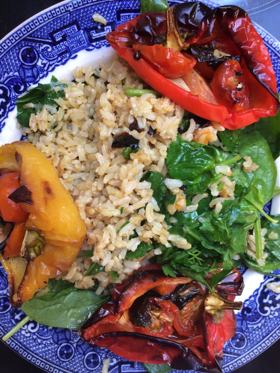 ColitisDiary's tweet image. Oven roasted peppers, brown rice and fresh spinach with olive oil and ACV dressing. #colitisdiet
