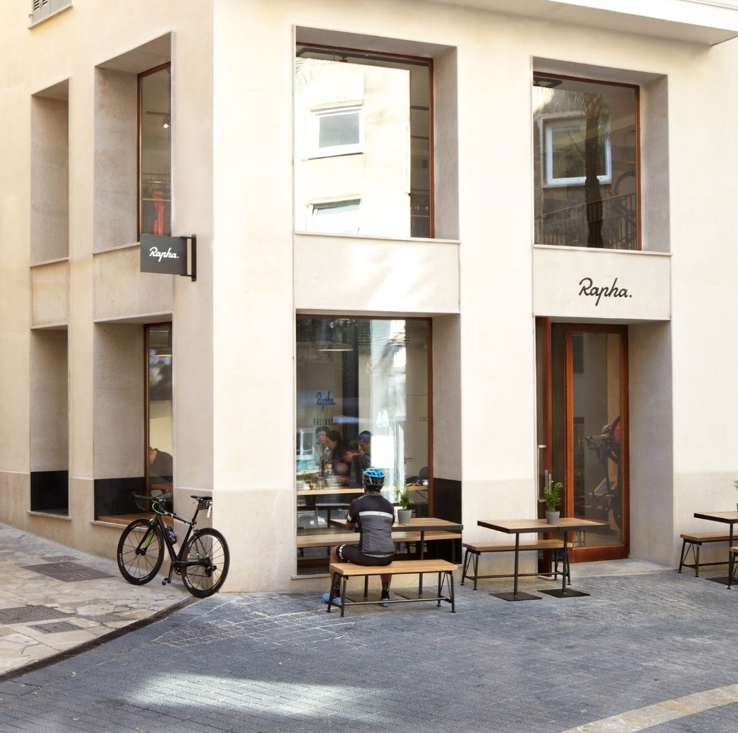 veganoyo's tweet photo. #VeggieEspacios 

Rapha, Plaza del Rosari n°1, 07001 Palma, Islas Baleares.

Cafetería con opciones vegetarianas, y tienda de productos de ciclismo. 

Info de @lorenalou23 https://t.co/BAXvEmd3Ds