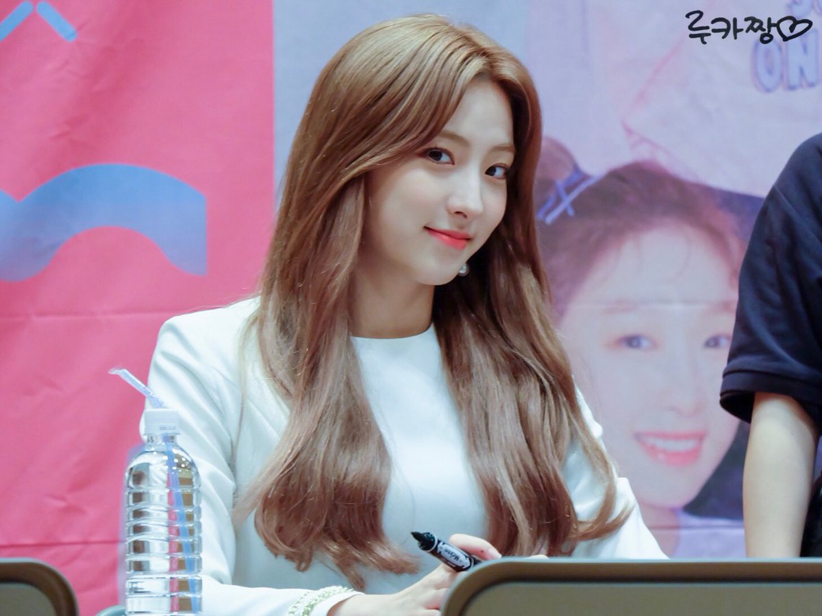 EUNSEO_RK's tweet photo. 190818 도쿄 팬싸

나도 일본에서 만나서 반갑고❣️

#우주소녀 #WJSN #宇宙少女 #은서 #EUNSEO #ウンソ https://t.co/oWcHGlLOs2