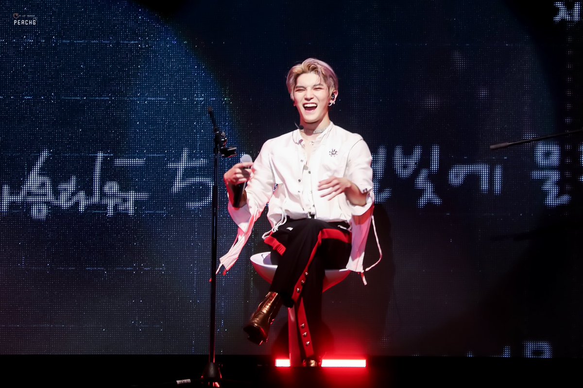 PEACH_G71's tweet photo. 190629 HQ
그날 완전 하이텐션 
생일 노래 때문에🥳🥳
#NCT #NCT127 #태용 #TAEYONG https://t.co/yMXIdF4y2Q