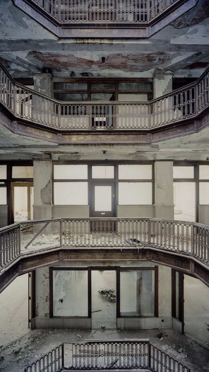 PlannerSean's tweet photo. 9 years ago today I explored the Farwell building, a spectacular midrise building in Detroit. It has now been fully restored and is open again. 

https://t.co/zioEEEB90n https://t.co/NjRJ4irb0t