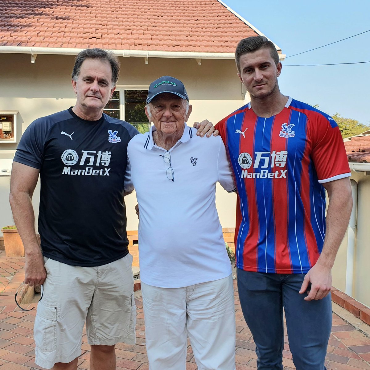 ArchiOneZA's tweet photo. @CPFC @PalaceForLife 3 Generations! Durban, South Africa supporters! https://t.co/DCTd9756B6