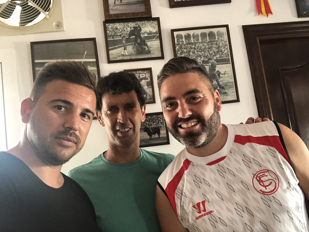 Luinbomber's tweet photo. Vaya nota,da gusto escucharlo hablar de anécdotas de su vida taurina.
#gregorio #matador #premiovive #vive2019 #peñataurinaalcaladelrio
@AlexRomeroRosa https://t.co/lfv2aEwpxR