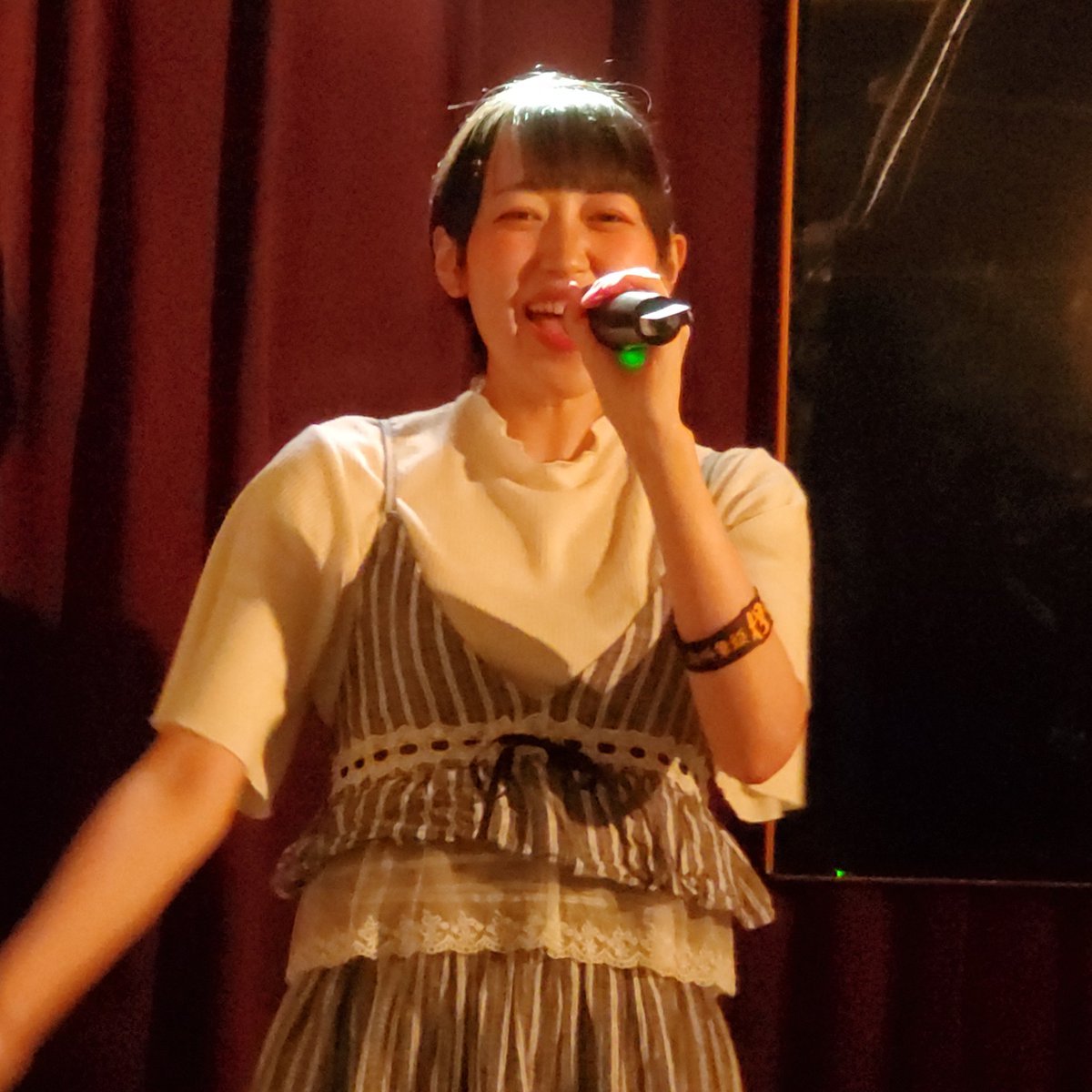 JijiToru's tweet photo. フレッシュパーティーVol.08
@ RED BRUSH arena 1部 終了しました❗　
１週間ぶりのレッドブラッシュ🌟
今日もなっちゃん🍊は可愛くて仕方ありませんでした💛　 (*⌒３⌒*)

#仙台flavor
#REDBRUSH
#伊達夏海🍊 #夏海隊
#なっちゃんなまらめんこちゃん💛 
後ろ姿も可愛すぎ💕 https://t.co/uZyv4hrcV1