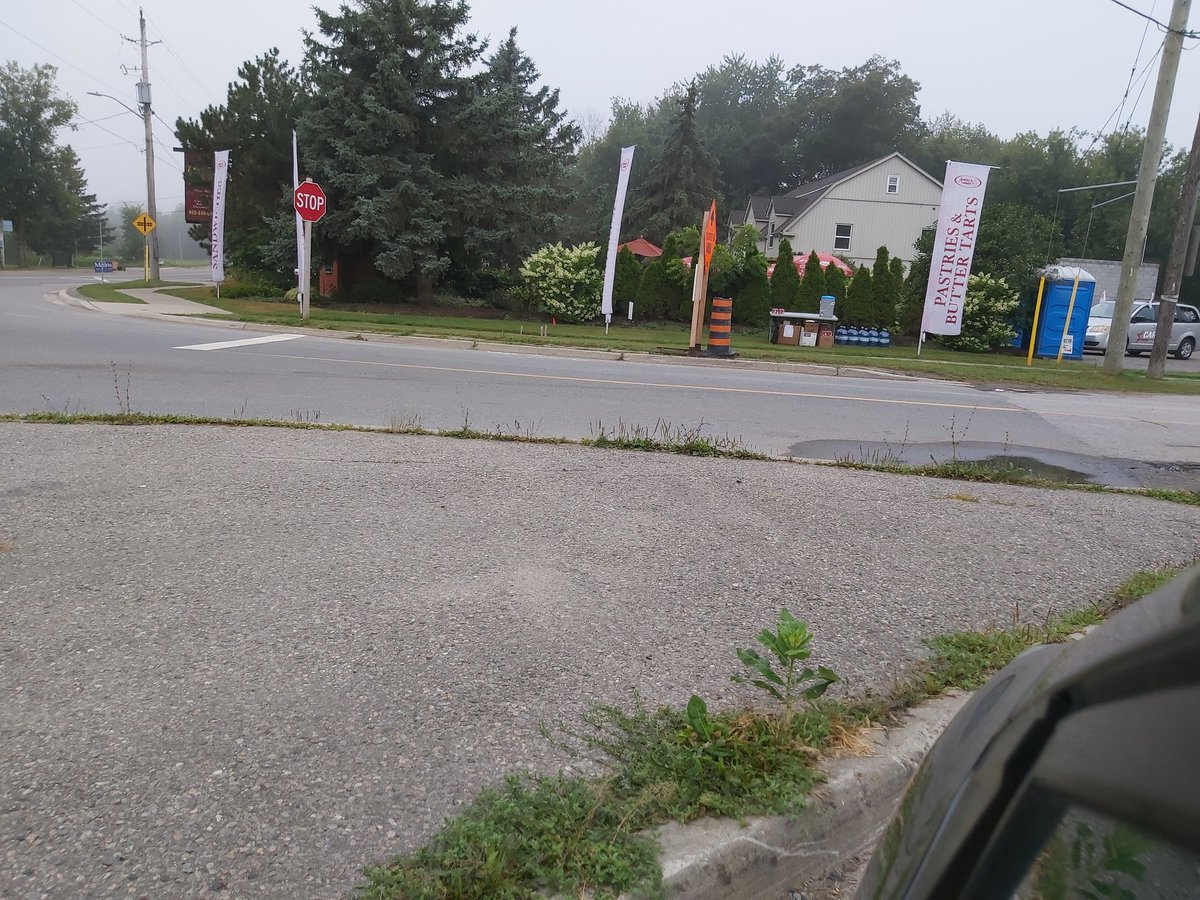 va3sbd's tweet photo. Supplies have arrived at Anninas bakery and the food and water trucks haved moved on to their next checkpoints now we wait for 100K and  160K riders and the volunteers. @Ride4UnitedWay #R4UW https://t.co/NMejbpDEcz