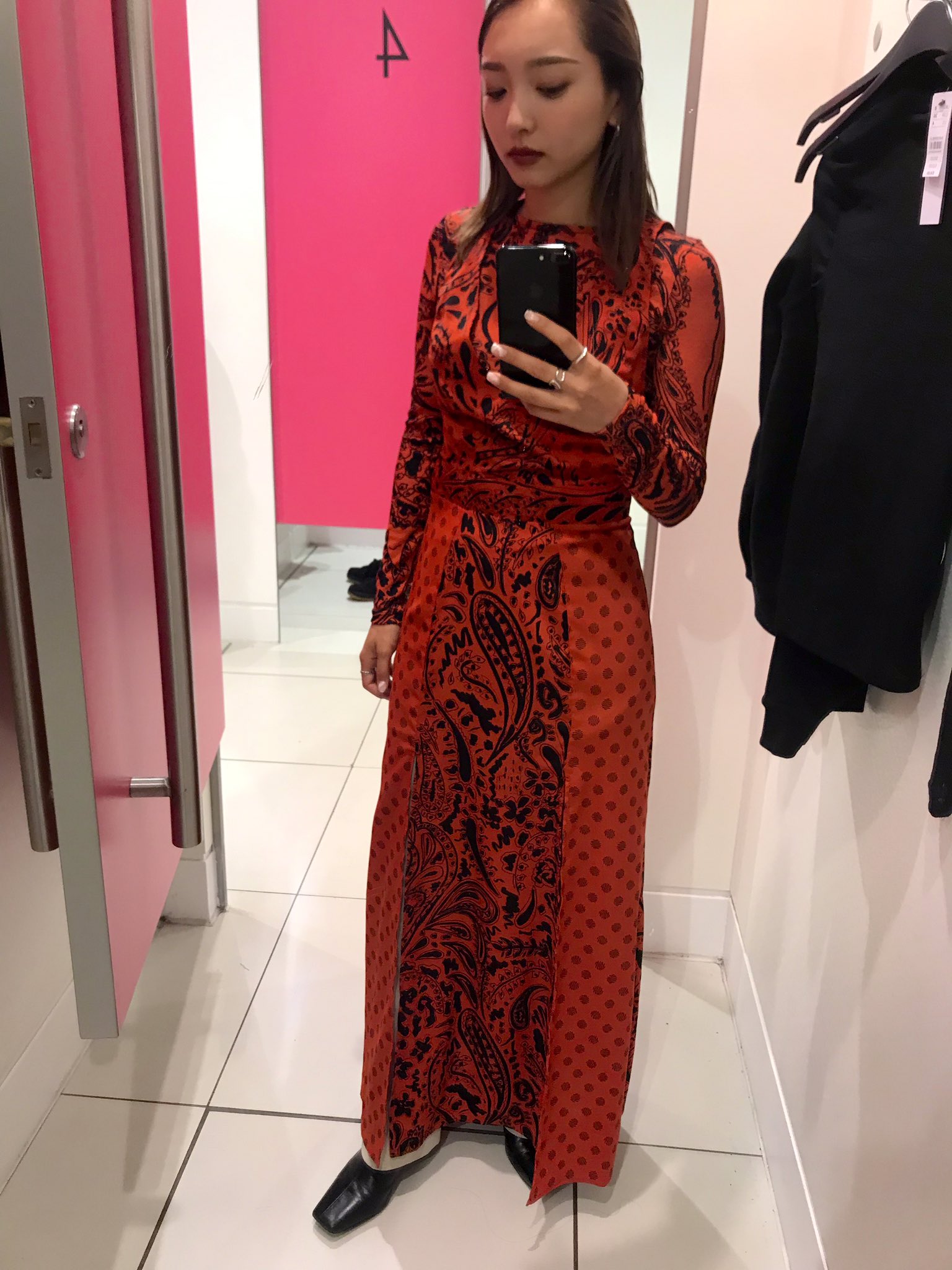 かんだま ロンドンのtopshopにて 夜のディナー用にみんなに選んでもらって買った日本じゃ絶対着ないワンピース 続く T Co Pgk60wi2rh Twitter