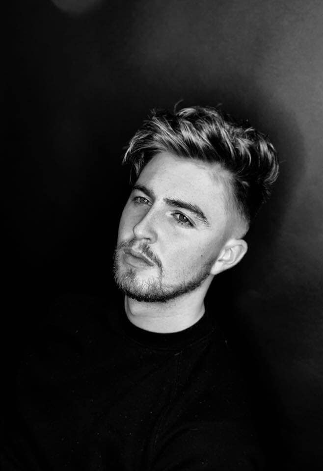 TheRossOwenShow's tweet photo. The ever popular singer/songwriter @RobbiMcFaulds will be performing live from 7.15pm at our evening With @leah_macrae this Friday. Doors open 7pm. See you there folks. https://t.co/ysfX8E59oS