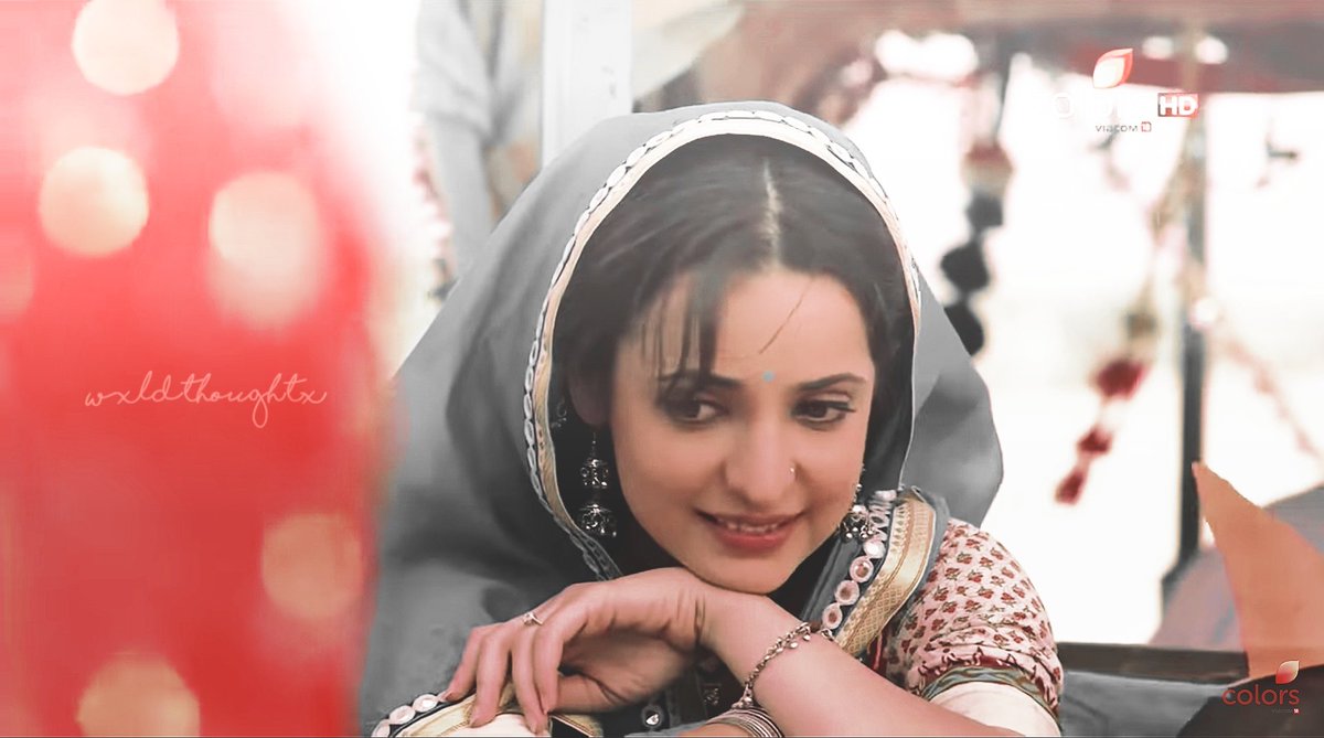 Look how pretty she looks as Parvati Her innocence, beauty, sweetness; similar yet so different from Khushi. What a fab performer she is  #SanayaIrani  #Rangrasiya