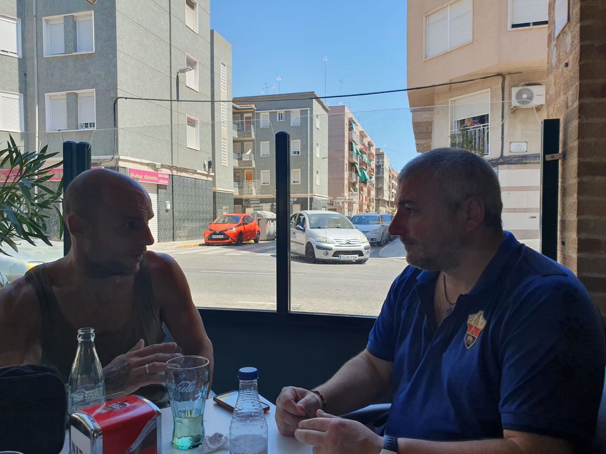 lindeilicitano's tweet photo. Hoy día de planificación con mi compañero @joseramirezseg3
Se presenta una temporada con retos ilusionantes.
#charlasconstructivas
#ligalocal
#seniornacional
#baseycanteradefutsal
#muchocurropordelante
#IrefrankyBonavistaFutsal https://t.co/jT1WOJUOlM