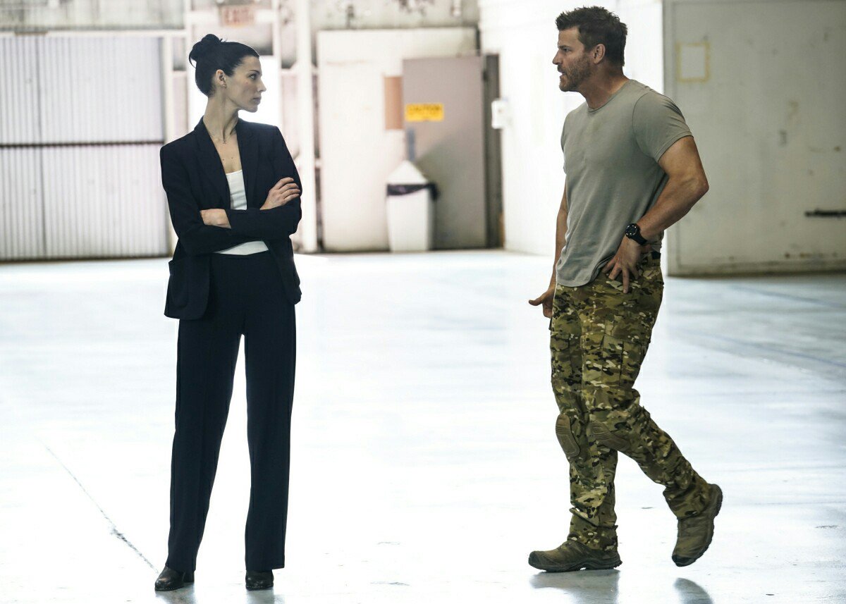 "I have never seen anyone adapt so effortlessly on the battlefield. You can do that off the field, too. You just have to decide to" 🎯 #SEALteam