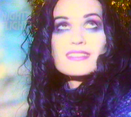 Howerska's tweet image. Hi @one4review...Go one pop in. Pretty please. 7.30 Free Sisters