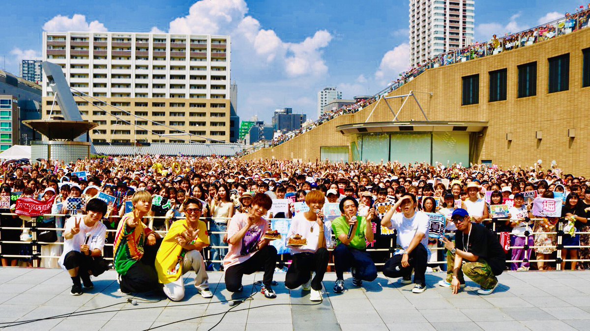 fantastics_fext's tweet photo. 3rdシングル  
『Dear Destiny』
リリースイベント‼️
@湊町リバープレイス

颯太の出身地！大阪！！

皆さまのご協力もあり、
颯太と慧人の
サプライズバースデーも大成功🎂🎉

最高な1日にすることが出来ました😋
ありがとうございました！

#FANTASTICS
#DearDestiny
#リリースイベント
#大阪 https://t.co/AyvCzzvP7H