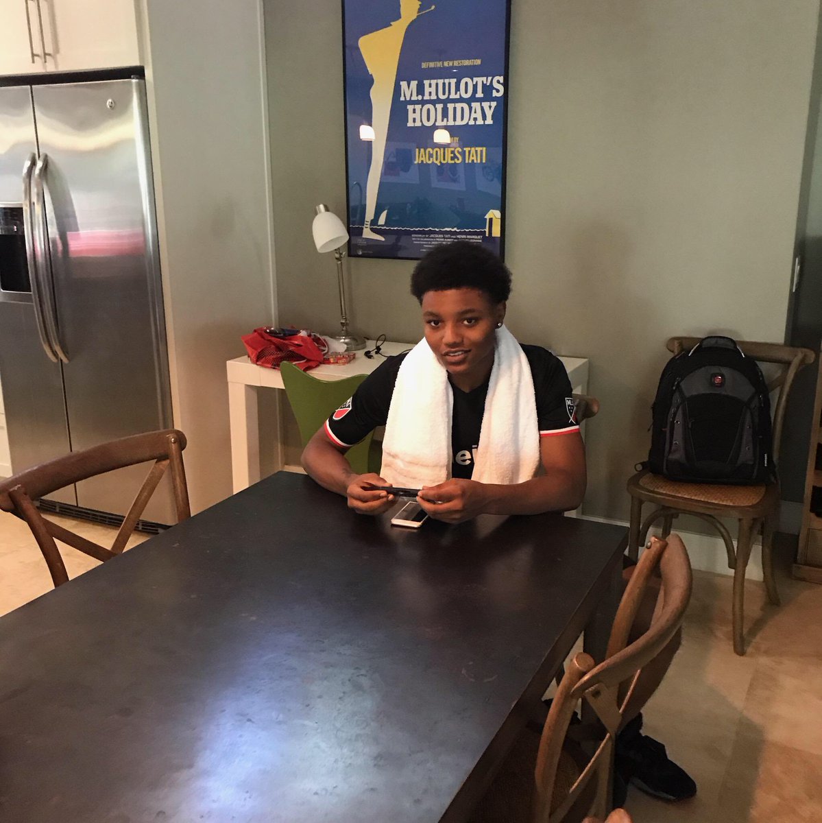 AnjaliHemphill's tweet photo. 18 yr old Damion Callery Jr shot & killed in his own basement after police say he encountered armed suspect(s) in his backyard near Burtonsville early Saturday morning. His father tells @fox5dc he just graduated Paint Branch HS & was about to start @BowieState this fall https://t.co/lRBg1eYsYf
