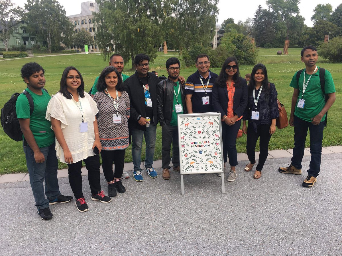 স্টকহোম বিশ্ববিদ্যালয়ে অনুষ্ঠিত উইকিপিডিয়ার বার্ষিক সম্মেলন 'উইকিম্যানিয়া ২০১৯'-এ বাংলা উইকিমিডিয়া সম্প্রদায়ের সদস্যগণ। ছবি: অন্থন প্রত্সিউক, সিসি-বাই-এসএ ৪.০ #Wikimania <a href="/Wikimania/">Wikimania</a>
