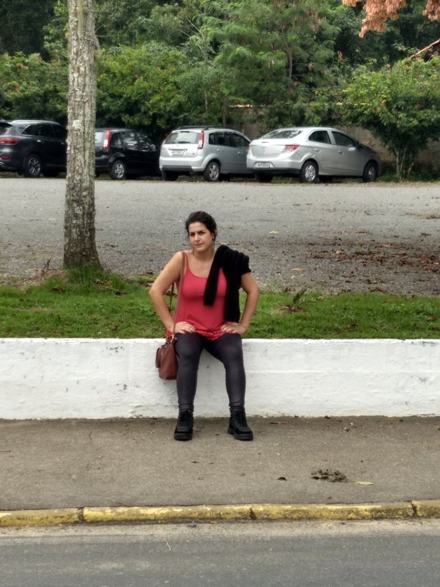 Hoje é o dia dela, disposta a uma bela Caminhada, carinhosa igual ao rinoceronte, sentimental e delicada igual a Fiona... Hehehehe ainda assim amuuuuuu Muitooooo...