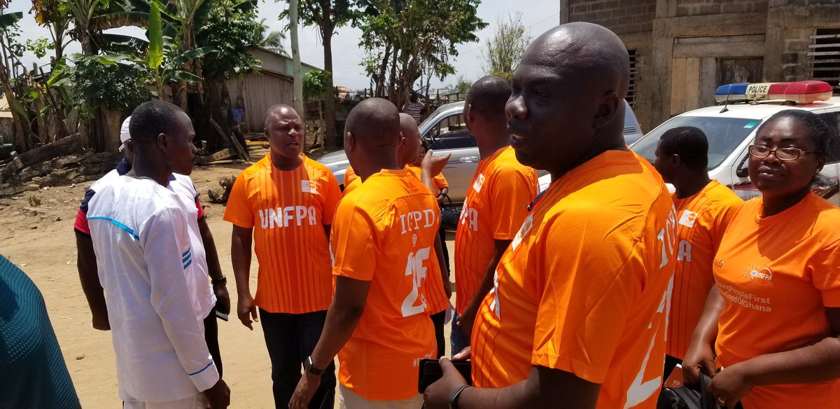 akosua_agyepong's tweet photo. We continue to March, this afternoon we are in Axim together with Parliamentarians from the Dev & Pop Caucus claded in UNFPA colours, marching for the young people in this rural community.
#WeMarchFor their empowerment and wellbeing.
#ICPD25 #NairobiSummit #ForTheGoodofGhana https://t.co/rp0jnLQOv1
