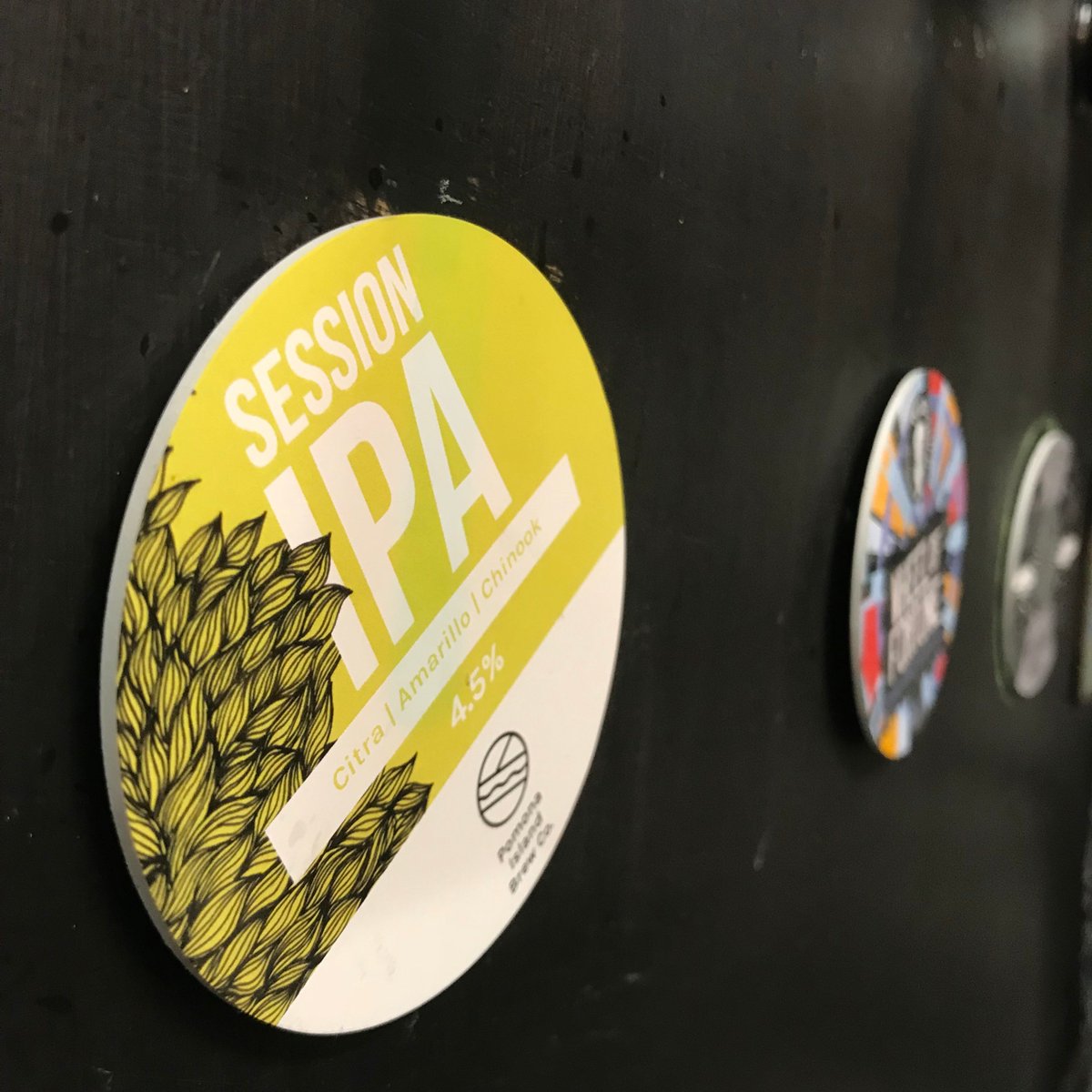 venturesbar1's tweet photo. Some great Sunday session-able sippers on today....Live music from 3pm Acoustic Sundays-Darren Jackson 🍺 🎵 🍺 🎸 🍺 🎤 🍺 🎵

https://t.co/QxySW8SZPf

@OakhamAles @MagicRockBrewCo @PomonaIsland @SQUAWKBrewingCo 

#craftbeer #bar #brighouse #SundaySessions #acoustic #livemusic https://t.co/Q0g2ef7djI