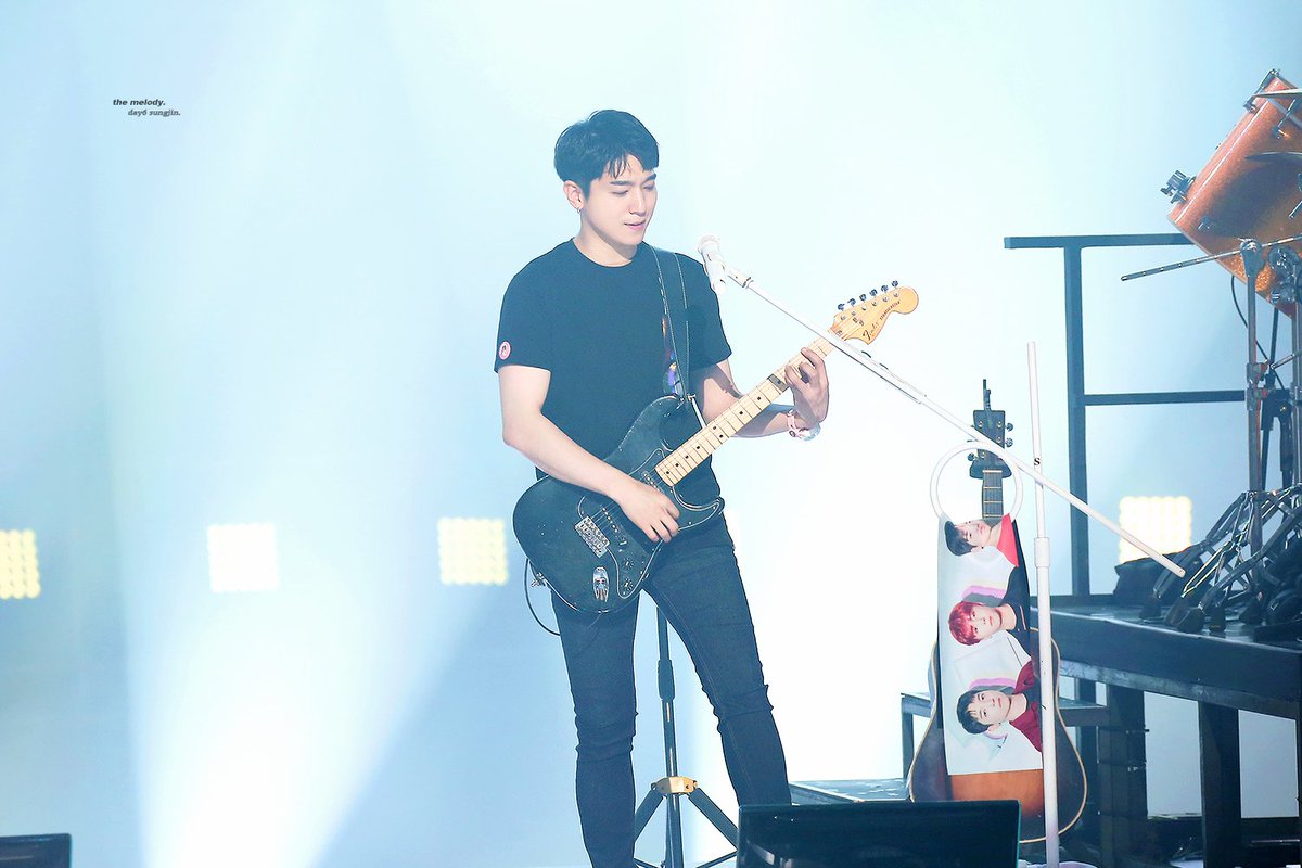 DAY6_930116's tweet photo. 190811 #DAY6 #데이식스 #성진 #SUNGJIN @DAY6_BOBSUNGJIN  지금 이 순간은 꿈만 같아 너와 함께라 https://t.co/4bVidOvSF6