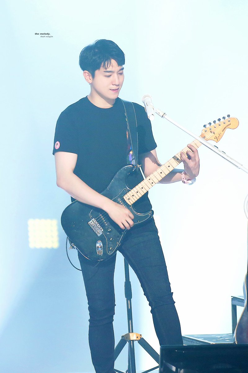 DAY6_930116's tweet photo. 190811 #DAY6 #데이식스 #성진 #SUNGJIN @DAY6_BOBSUNGJIN  지금 이 순간은 꿈만 같아 너와 함께라 https://t.co/4bVidOvSF6