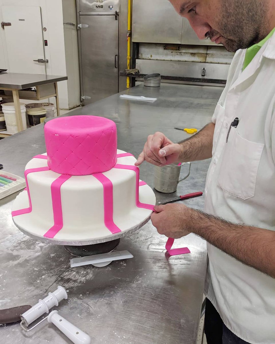 selectbakery's tweet image. Kosta and the Select Bakery team wishes a Happy Birthday to this Princess!

#selectcakes #torontocakes #princesscake